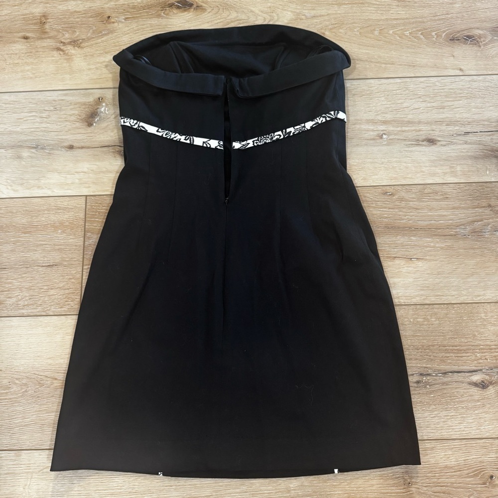 White House Black Market black sleeveless mini dress, white piping detail, 4. - Picture 6 of 10